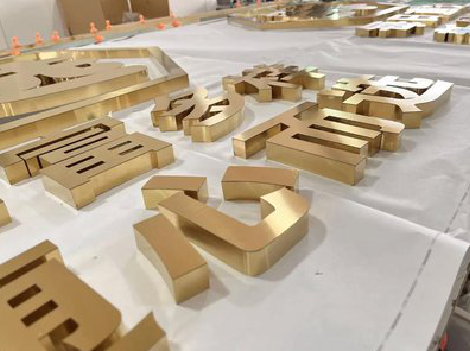 龙岩拉丝不锈钢字的特点。